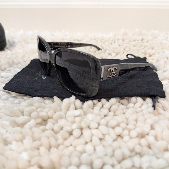 Authentic Chanel Tweed Effect Quilted CC Turnlock Sunglasses Dark Grey - Picture 3 of 12